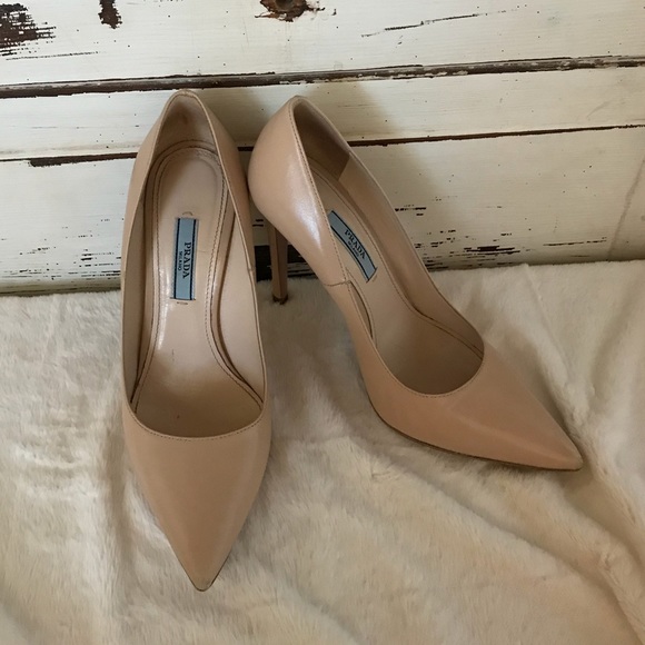 prada pointy toe pump cipria